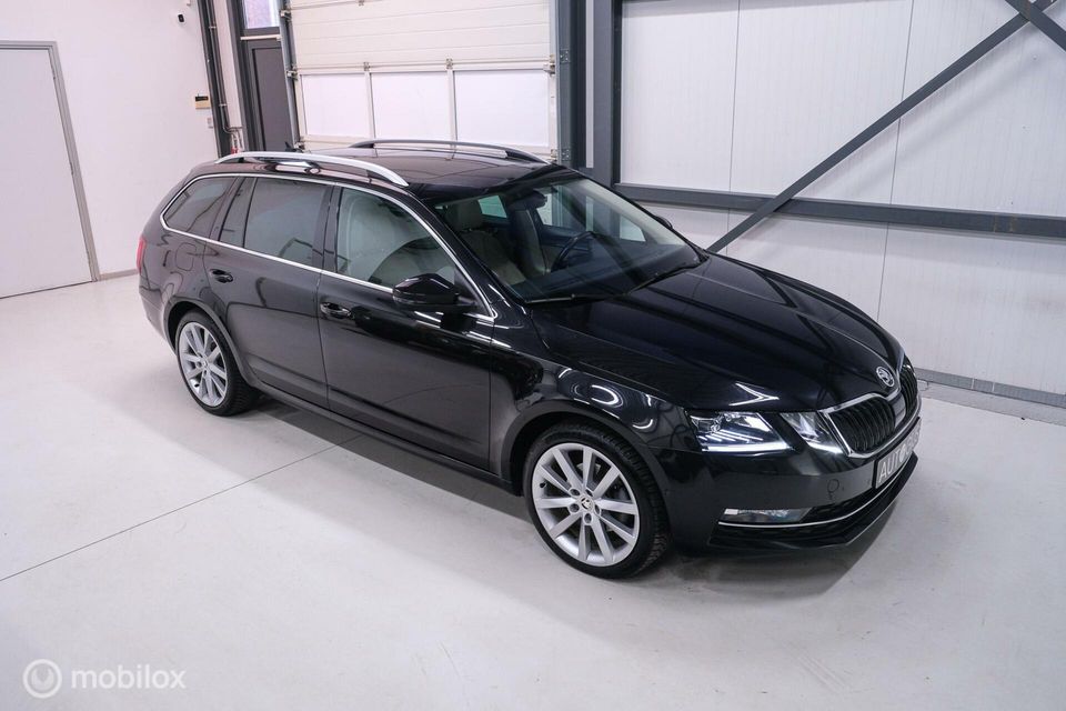 Škoda Octavia Combi 1.4 TSI 150 pk | Panorama | Trekhaak | LED lampen | Leder alcantara | Canton audio | Ambiance verlichting | Camera | Apple