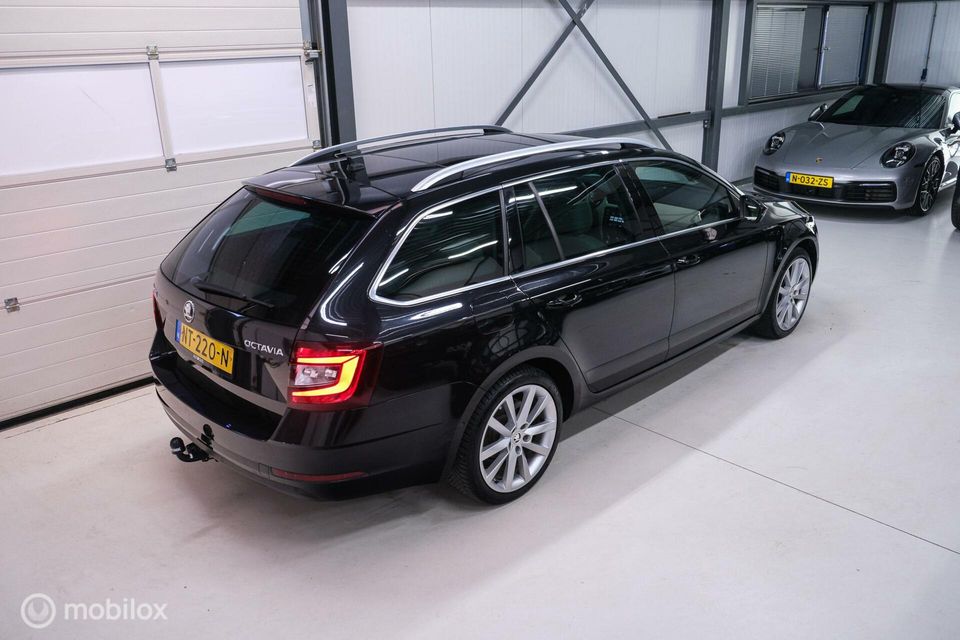 Škoda Octavia Combi 1.4 TSI 150 pk | Panorama | Trekhaak | LED lampen | Leder alcantara | Canton audio | Ambiance verlichting | Camera | Apple