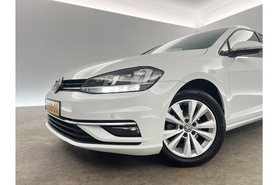 Volkswagen Golf 1.0 TSI ACC Clima Carplay Cruise Parkeersensoren Navi 16"LMV