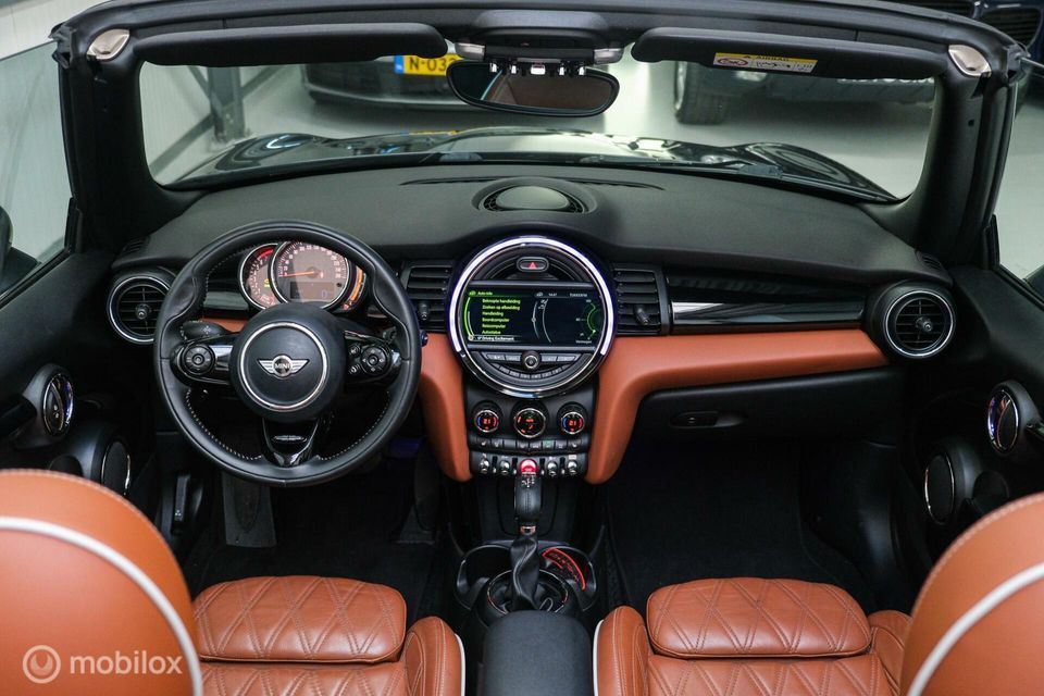 MINI Cabrio 1.5 Cooper Chili JCW | 160 pk | Black pack | Chesnut brown leather | Led | Stoelverwarming | Navipro |