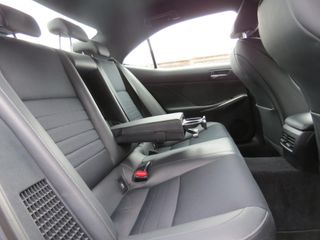 Lexus IS 300h F Sport Edition DEALER ONDERHOUDEN | 18 INCH SPORTVELGEN | NAVI | STOELVERWARMING | ELEK STOELVERSTELLING | CLIMA |