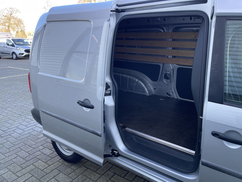 Volkswagen Caddy 2.0 TDI L2H1 BMT Maxi Comfortline / vaste prijs rijklaar € 13.950 ex btw / zilver metallic / achterklep / airco / cruise / achteruit rijcamera / euro 6 !