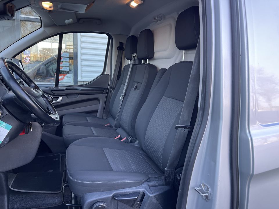 Ford Transit Custom 280 2.0 TDCI L1H1 Trend / vaste prijs rijklaar € 17.950 ex btw / lease vanaf € 329 / airco / cruise / navi / camera / pdc / ex bouw bus / imperial / trekhaak 2500 kg