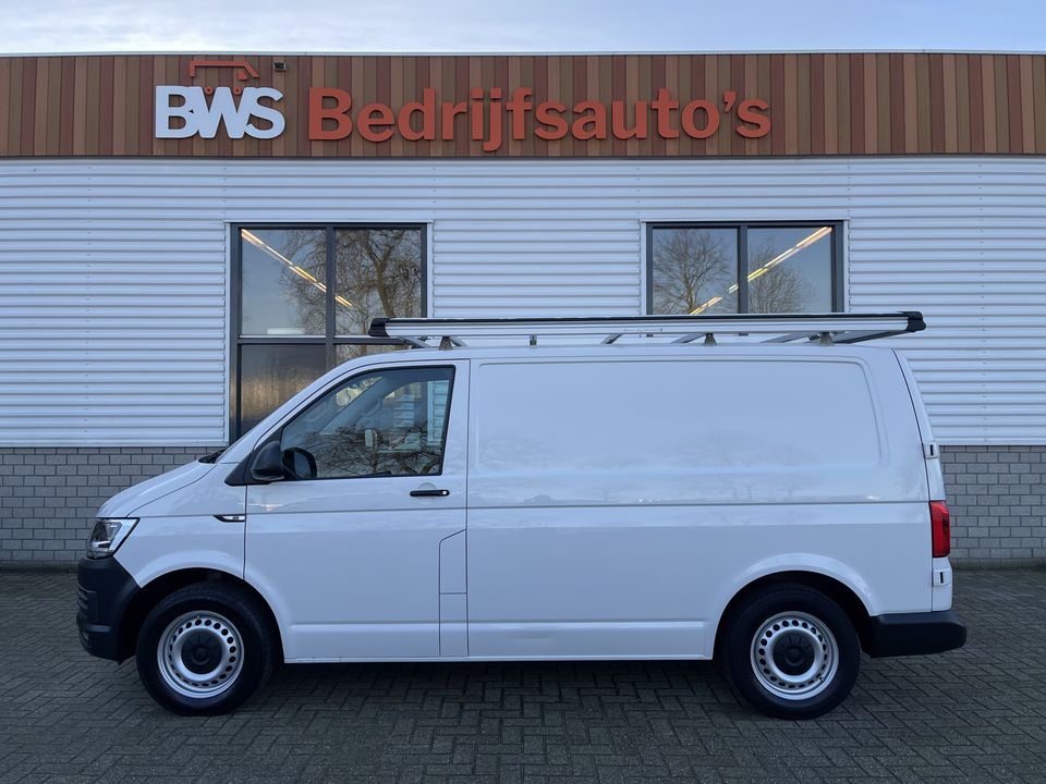 Volkswagen Transporter 2.0 TDI L1H1 Comfortline / vaste prijs rijklaar € 16.950 ex btw / lease vanaf € 311 / Bott ingerichte laadruimte / airco / cruise / imperial / trekhaak 2200 kg ! / euro 6