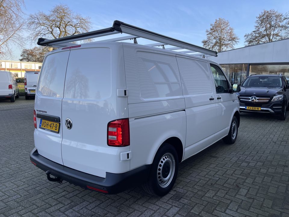 Volkswagen Transporter 2.0 TDI L1H1 Comfortline / vaste prijs rijklaar € 16.950 ex btw / lease vanaf € 311 / Bott ingerichte laadruimte / airco / cruise / imperial / trekhaak 2200 kg ! / euro 6