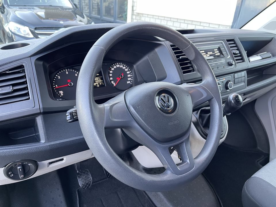 Volkswagen Transporter 2.0 TDI L1H1 Comfortline / vaste prijs rijklaar € 16.950 ex btw / lease vanaf € 311 / Bott ingerichte laadruimte / airco / cruise / imperial / trekhaak 2200 kg ! / euro 6