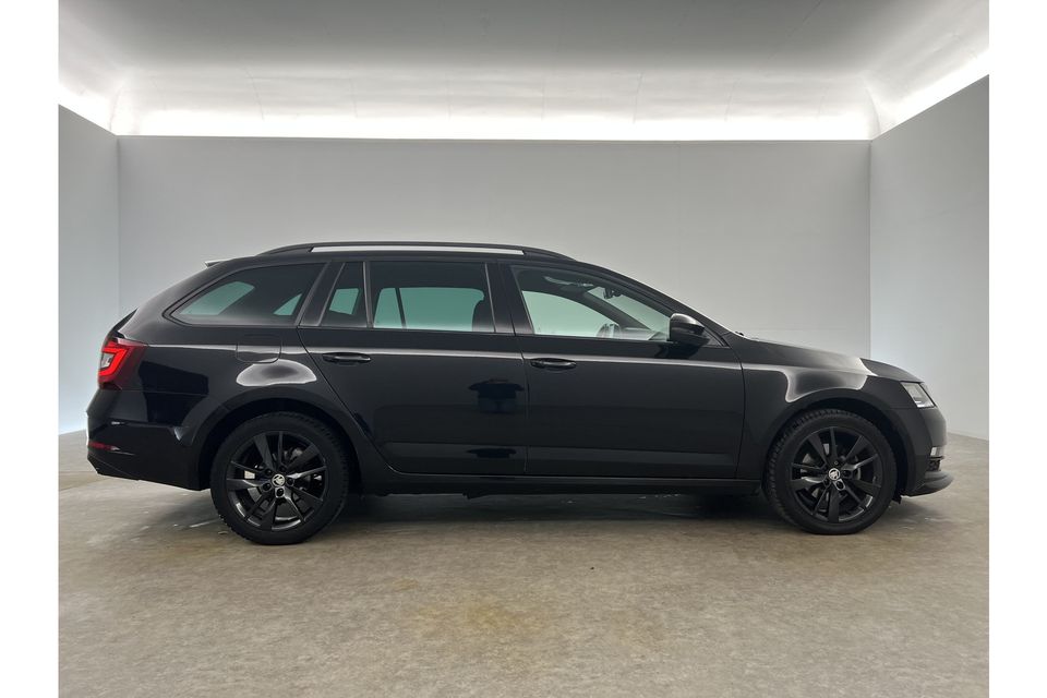 Škoda Octavia 1.5 TSI Greentech Sport Business 150PK DSG Automaat Carplay LED Clima Cruise Navi PDC 17''LMV