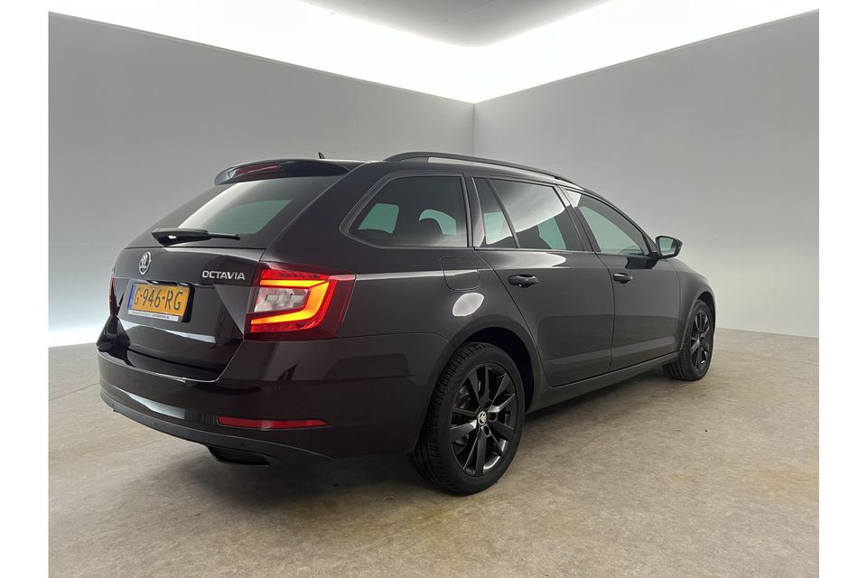 Škoda Octavia 1.5 TSI Greentech Sport Business 150PK DSG Automaat Carplay LED Clima Cruise Navi PDC 17''LMV