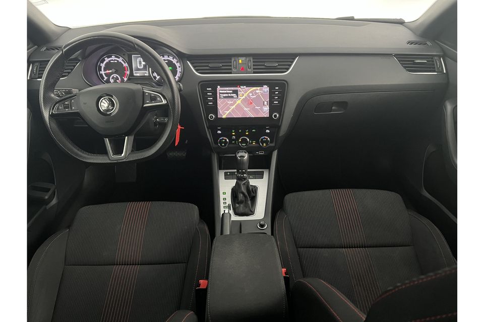 Škoda Octavia 1.5 TSI Greentech Sport Business 150PK DSG Automaat Carplay LED Clima Cruise Navi PDC 17''LMV