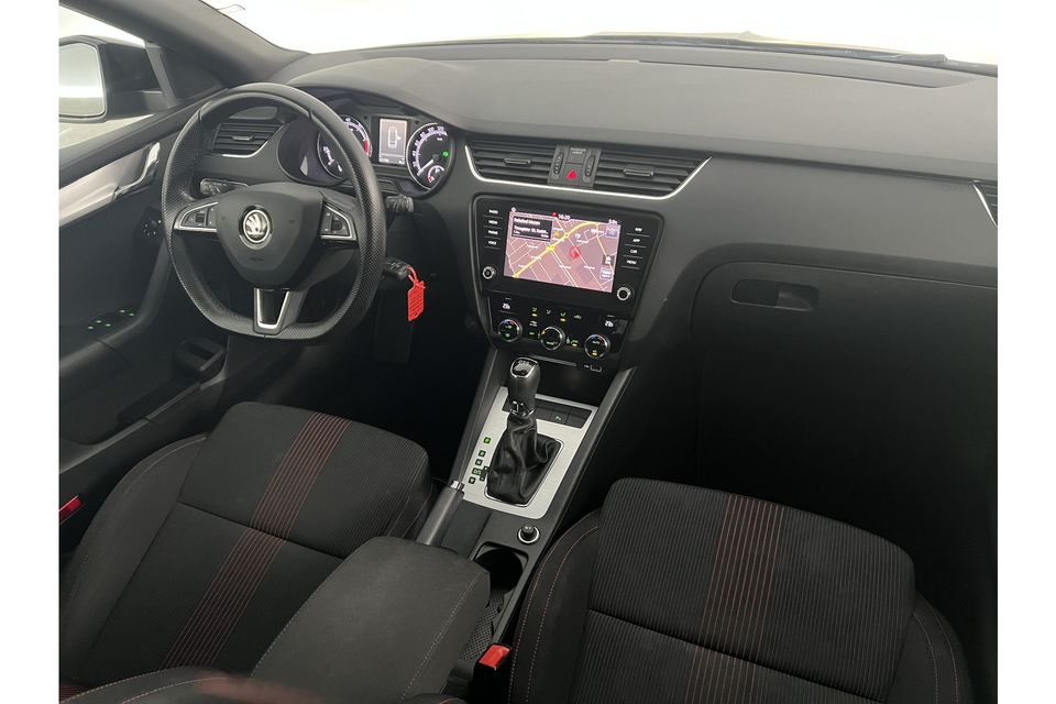 Škoda Octavia 1.5 TSI Greentech Sport Business 150PK DSG Automaat Carplay LED Clima Cruise Navi PDC 17''LMV