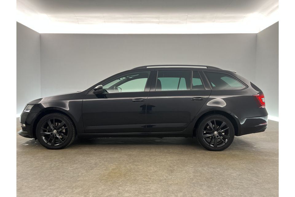 Škoda Octavia 1.5 TSI Greentech Sport Business 150PK DSG Automaat Carplay LED Clima Cruise Navi PDC 17''LMV