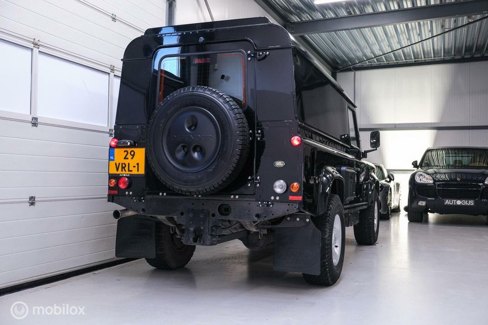 Land Rover Defender 2.4 TD 110 | Airco | BTW auto | Origineel NL | SVX | NAP | Commercial | ASS stoelen | Trekhaak | 60th anniversary | X Tech |