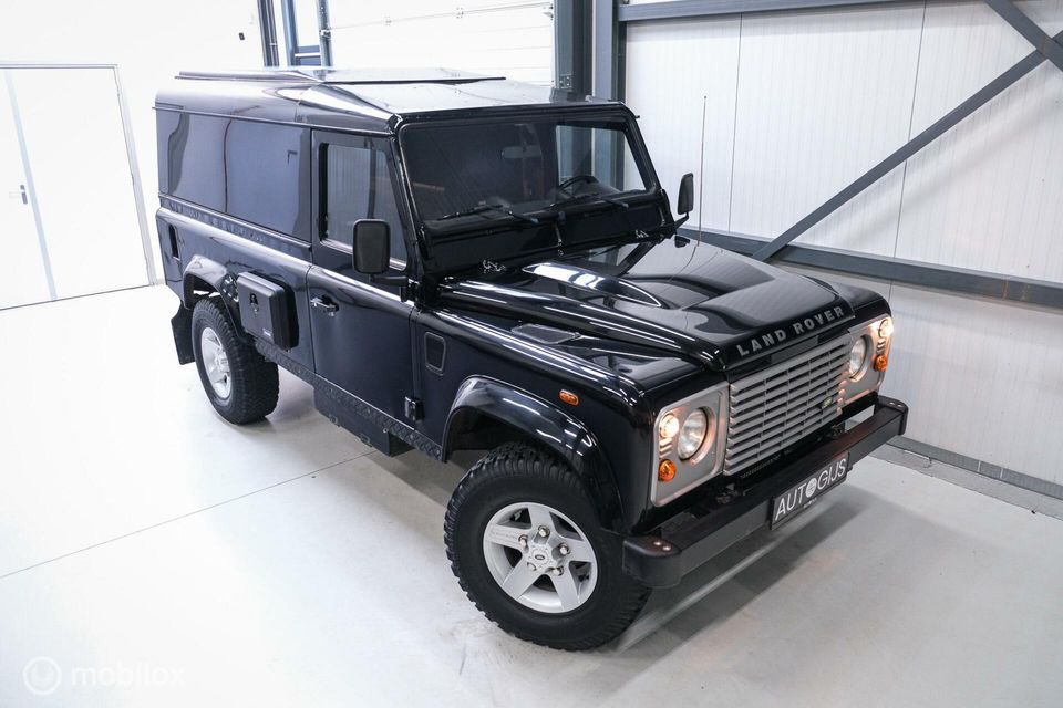 Land Rover Defender 2.4 TD 110 | Airco | BTW auto | Origineel NL | SVX | NAP | Commercial | ASS stoelen | Trekhaak | 60th anniversary | X Tech |