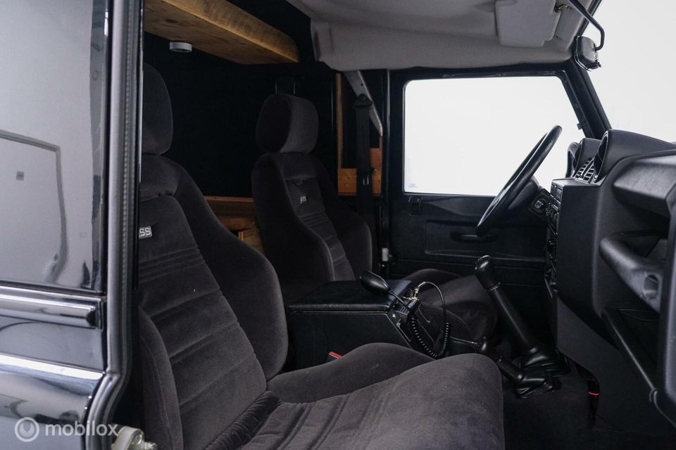 Land Rover Defender 2.4 TD 110 | Airco | BTW auto | Origineel NL | SVX | NAP | Commercial | ASS stoelen | Trekhaak | 60th anniversary | X Tech |