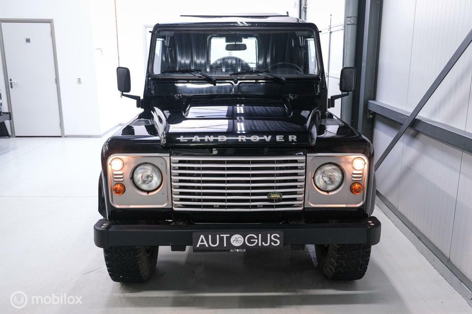 Land Rover Defender 2.4 TD 110 | Airco | BTW auto | Origineel NL | SVX | NAP | Commercial | ASS stoelen | Trekhaak | 60th anniversary | X Tech |