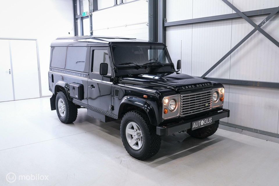 Land Rover Defender 2.4 TD 110 | Airco | BTW auto | Origineel NL | SVX | NAP | Commercial | ASS stoelen | Trekhaak | 60th anniversary | X Tech |