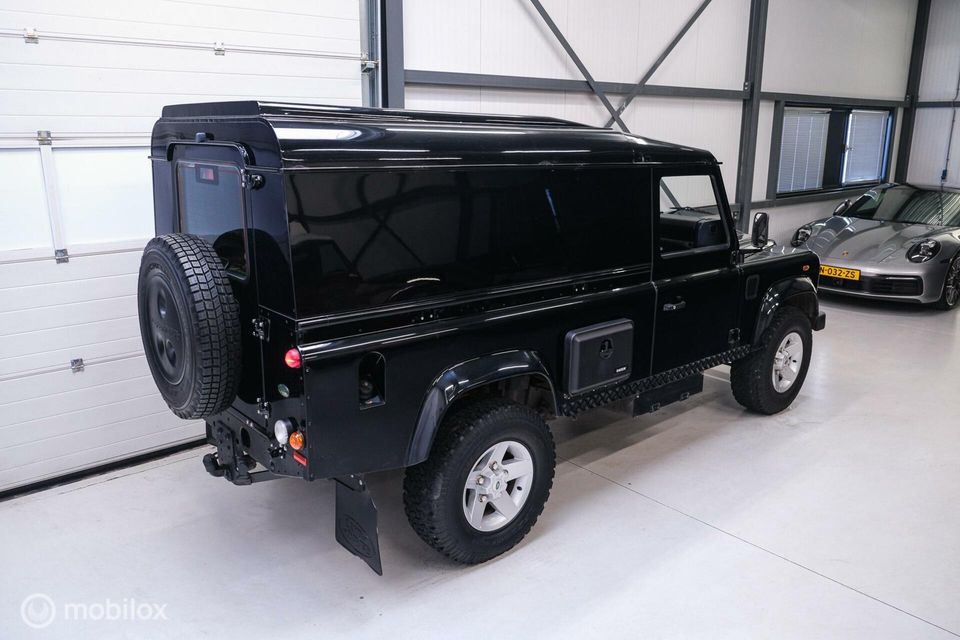 Land Rover Defender 2.4 TD 110 | Airco | BTW auto | Origineel NL | SVX | NAP | Commercial | ASS stoelen | Trekhaak | 60th anniversary | X Tech |