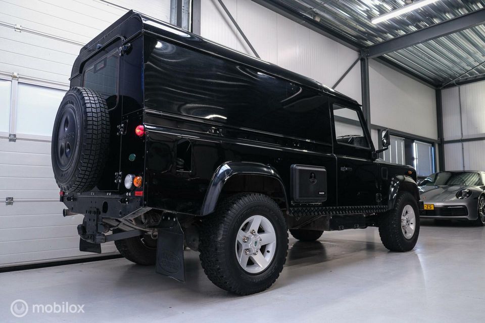 Land Rover Defender 2.4 TD 110 | Airco | BTW auto | Origineel NL | SVX | NAP | Commercial | ASS stoelen | Trekhaak | 60th anniversary | X Tech |