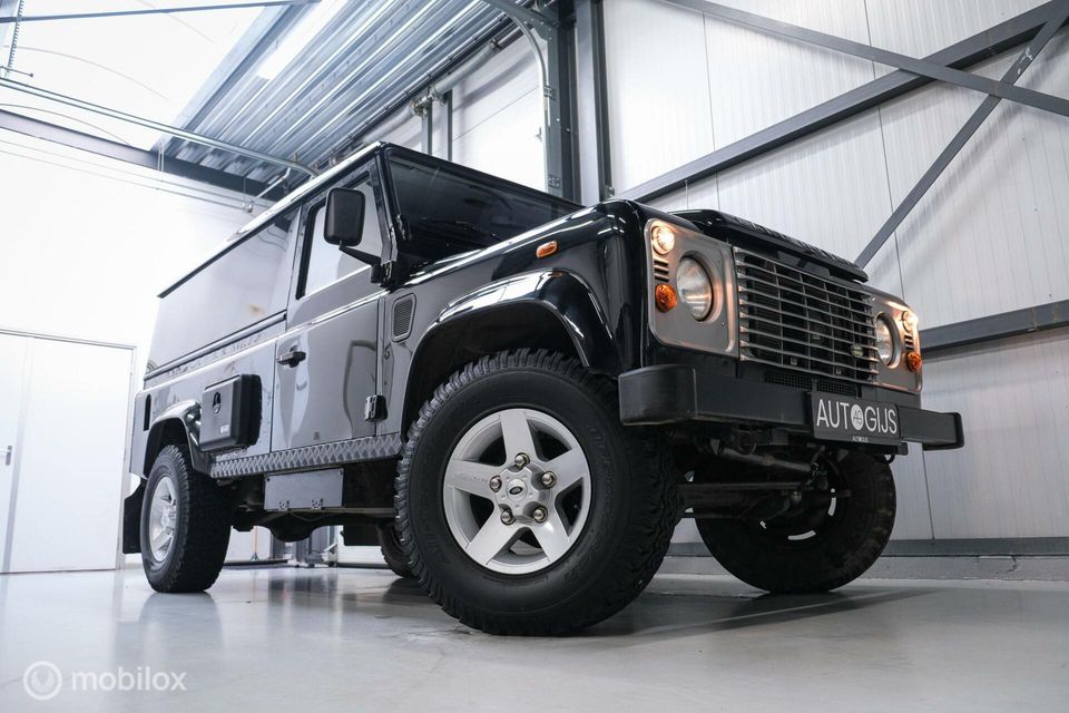 Land Rover Defender 2.4 TD 110 | Airco | BTW auto | Origineel NL | SVX | NAP | Commercial | ASS stoelen | Trekhaak | 60th anniversary | X Tech |