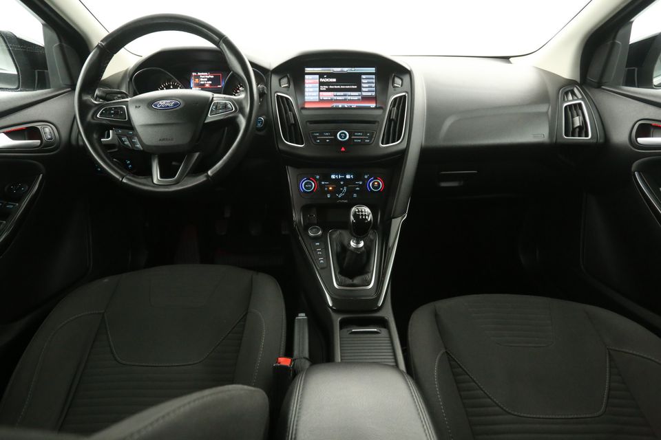 Ford Focus 1.0 Titanium Clima Cruise LED Parkeersensoren Navigatie 18"LMV