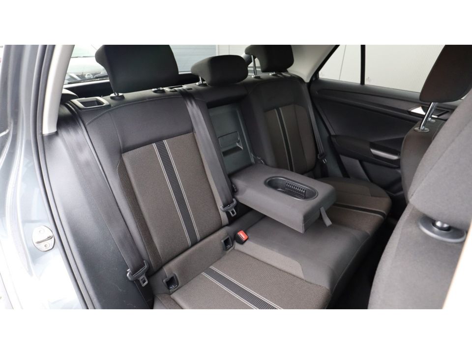 Volkswagen T-Roc 1.0 TSI Style B. Int | Adaptieve cruise | PDC | Led | Media