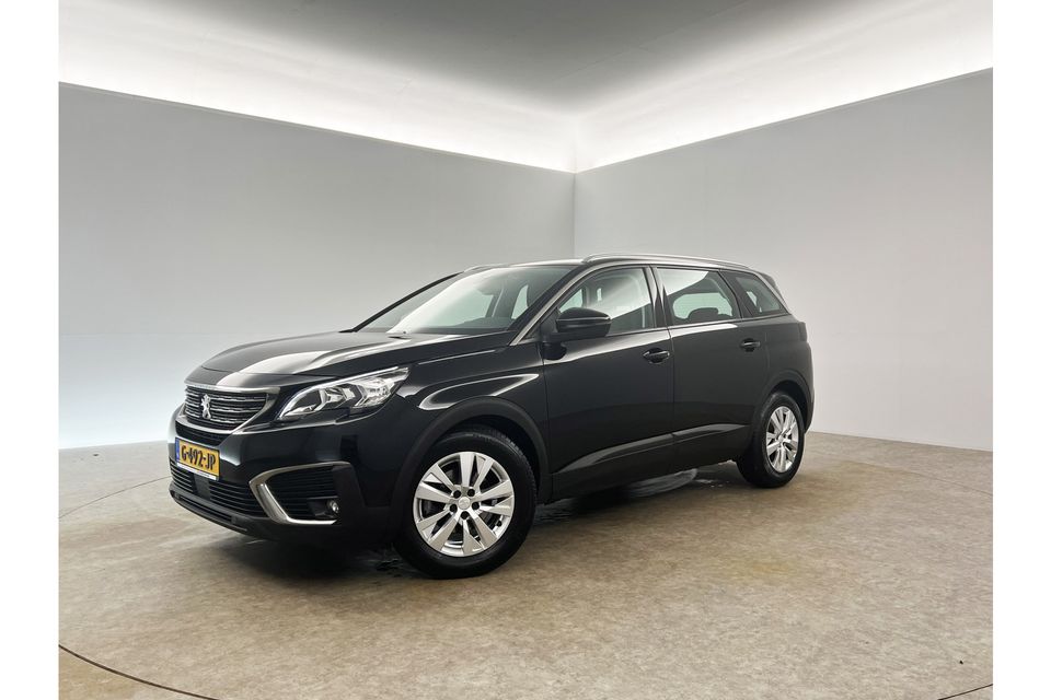 Peugeot 5008 1.2 PureTech Automaat 7 Persoons Camera Clima Cruise Virtual Trekhaak PDC Navi LED 17"LMV