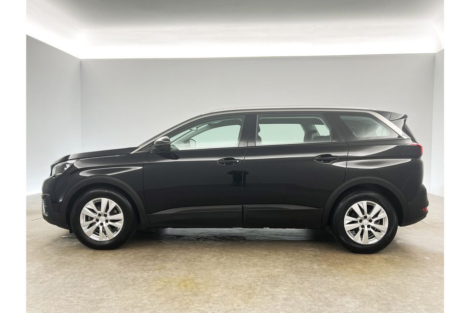 Peugeot 5008 1.2 PureTech Automaat 7 Persoons Camera Clima Cruise Virtual Trekhaak PDC Navi LED 17"LMV