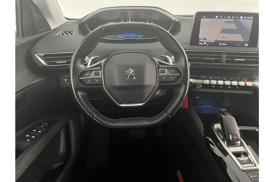 Peugeot 5008 1.2 PureTech Automaat 7 Persoons Camera Clima Cruise Virtual Trekhaak PDC Navi LED 17"LMV