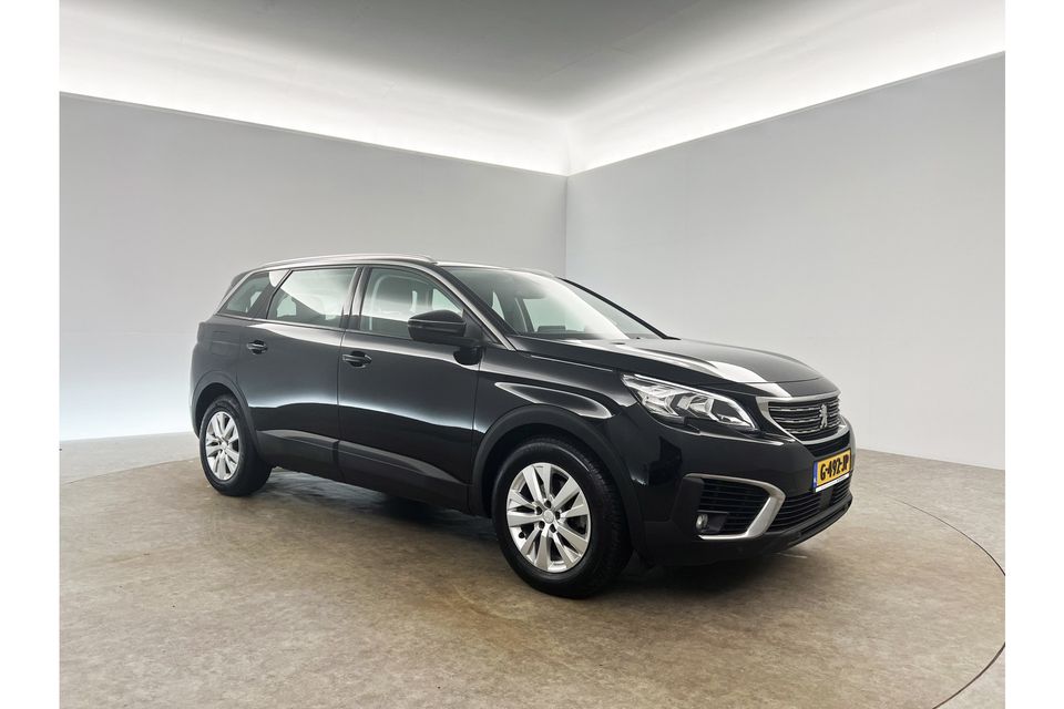 Peugeot 5008 1.2 PureTech Automaat 7 Persoons Camera Clima Cruise Virtual Trekhaak PDC Navi LED 17"LMV