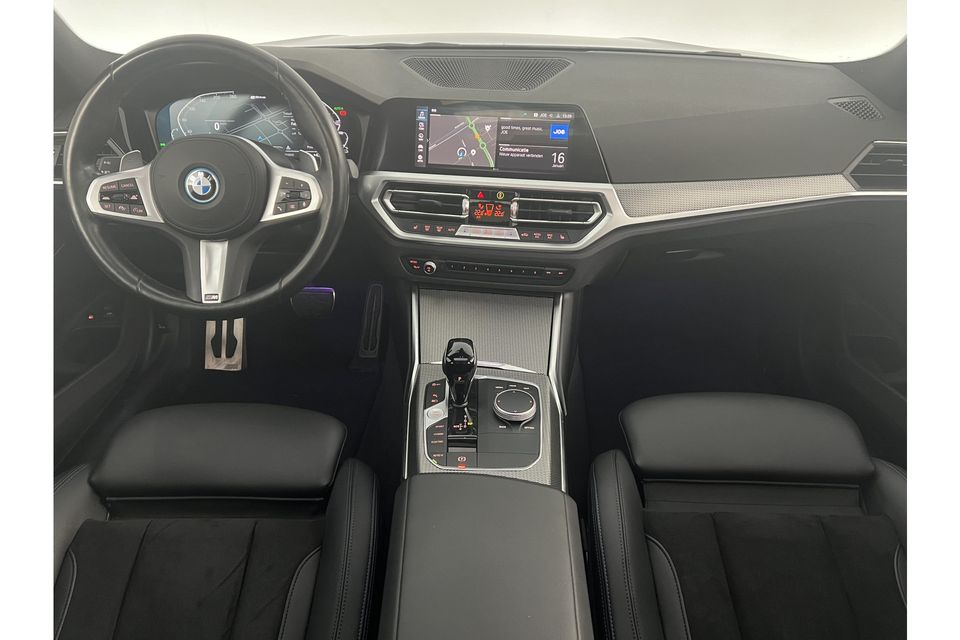 BMW 3-serie 320e Touring X-Drive M-Sport Automaat 238PK Sfeer Pano Clima LED Cruise Camera Carplay Navi Trekhaak Virtual Stoelverwarming  PDC