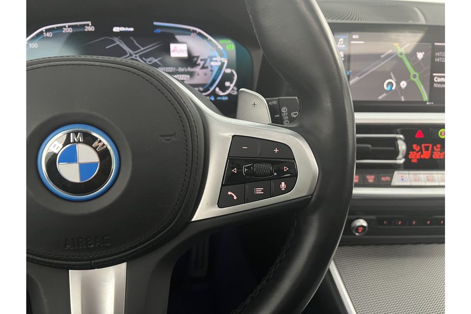 BMW 3-serie 320e Touring X-Drive M-Sport Automaat 238PK Sfeer Pano Clima LED Cruise Camera Carplay Navi Trekhaak Virtual Stoelverwarming  PDC