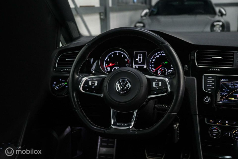 Volkswagen Golf 1.4 TSI R-Line DSG 122 pk | Schuifdak | Navi | Stoelverwarming | LED | A-Z onderhouden | 2e eig | flippers | xenon | pdf | Sport