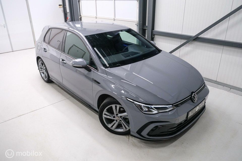 Volkswagen Golf 1.5 eTSI R-Line | Moonstone Grey | Led | Sportstoelen | Ambiance verlichting | incl BTW | lease mogelijk |