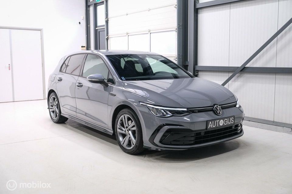 Volkswagen Golf 1.5 eTSI R-Line | Moonstone Grey | Led | Sportstoelen | Ambiance verlichting | incl BTW | lease mogelijk |