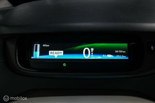 Renault ZOE Q210 Zen Quickcharge 22 kWh incl Accu | Camera | keyless | NL auto NAP | Parelmoer wit | Cruise |