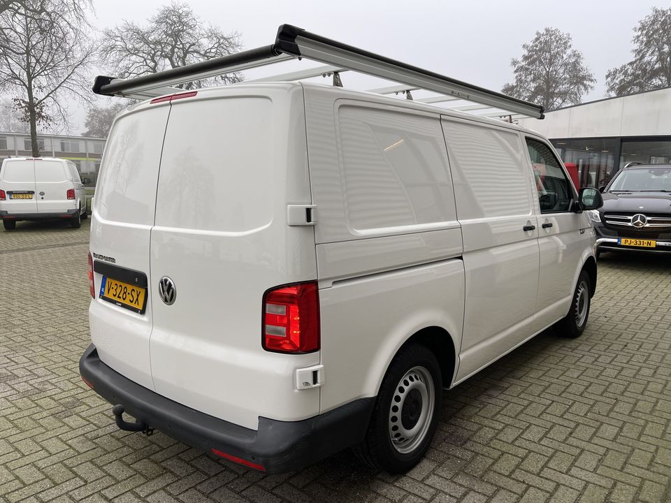 Volkswagen Transporter 2.0 TDI L1H1 Comfortline / vaste prijs rijklaar € 17.950 ex btw / Bott ingerichte laadruimte / lease vanaf € / airco / cruise / imperial / euro 6 diesel / trekhaak !