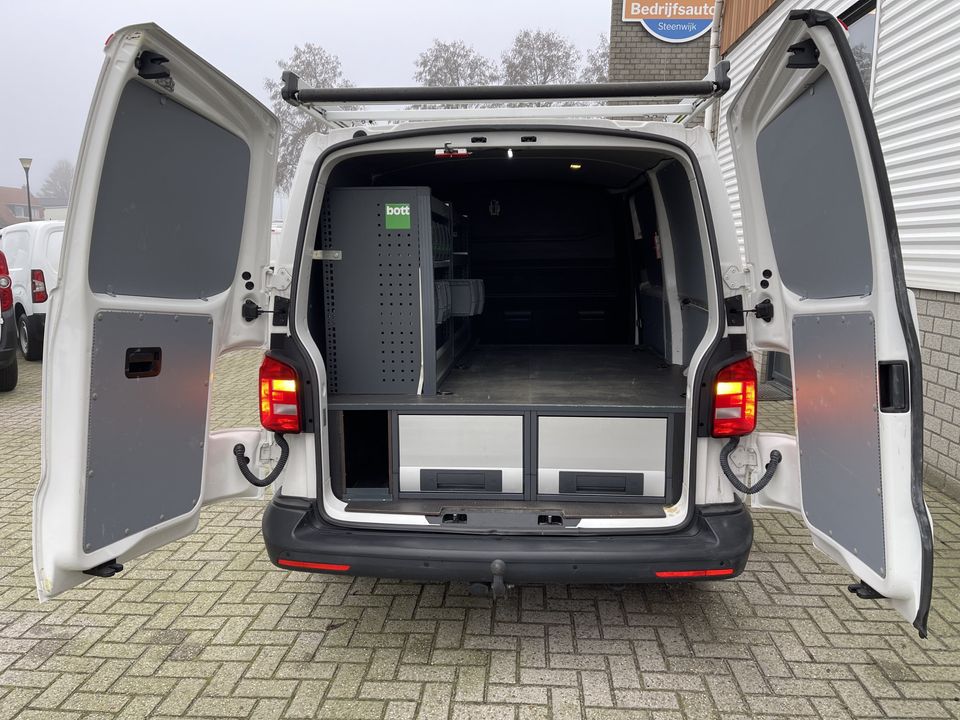 Volkswagen Transporter 2.0 TDI L1H1 Comfortline / vaste prijs rijklaar € 17.950 ex btw / Bott ingerichte laadruimte / lease vanaf € / airco / cruise / imperial / euro 6 diesel / trekhaak !