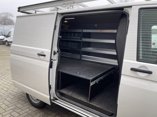 Volkswagen Transporter 2.0 TDI L1H1 Comfortline / vaste prijs rijklaar € 17.950 ex btw / Bott ingerichte laadruimte / lease vanaf € / airco / cruise / imperial / euro 6 diesel / trekhaak !