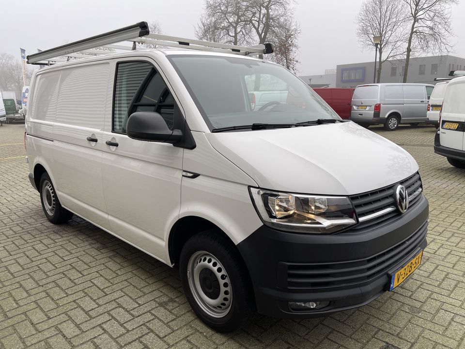 Volkswagen Transporter 2.0 TDI L1H1 Comfortline / vaste prijs rijklaar € 17.950 ex btw / Bott ingerichte laadruimte / lease vanaf € / airco / cruise / imperial / euro 6 diesel / trekhaak !