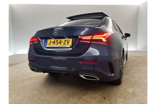 Mercedes-Benz A-Klasse 180 Business Solution AMG Automaat Pano Sfeerverl. Camera Clima LED Cruise Carplay Virtual Stoelverwarming Navi DAB+ 18"LMV