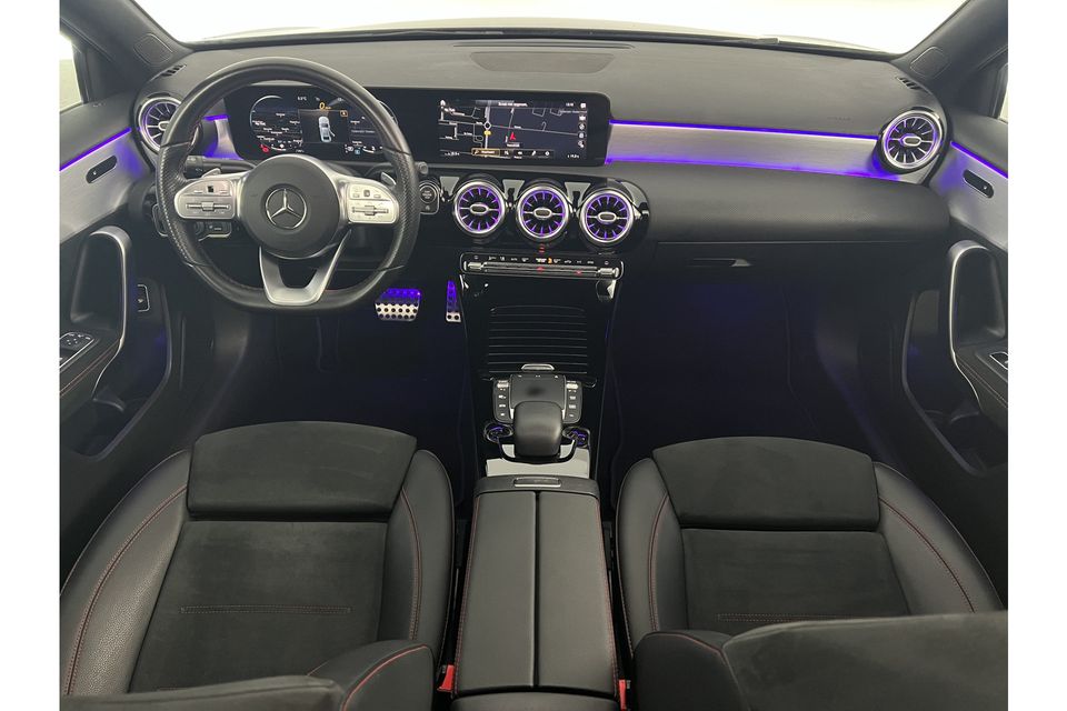 Mercedes-Benz A-Klasse 180 Business Solution AMG Automaat Pano Sfeerverl. Camera Clima LED Cruise Carplay Virtual Stoelverwarming Navi DAB+ 18"LMV