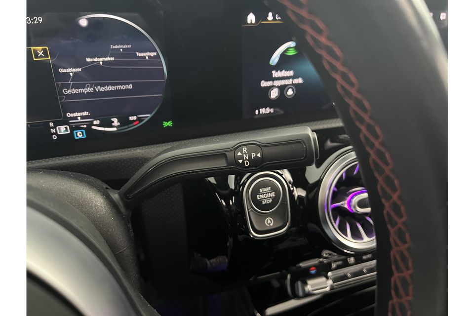 Mercedes-Benz A-Klasse 180 Business Solution AMG Automaat Pano Sfeerverl. Camera Clima LED Cruise Carplay Virtual Stoelverwarming Navi DAB+ 18"LMV