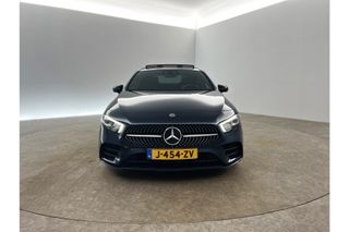 Mercedes-Benz A-Klasse 180 Business Solution AMG Automaat Pano Sfeerverl. Camera Clima LED Cruise Carplay Virtual Stoelverwarming Navi DAB+ 18"LMV