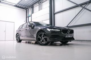 Volvo V60 2.0 D3 Momentum | stoel + stuur verwarming | trekhaak | leder | LED | Pine Grey | NL auto NAP | automaat | Dealer oh | VC | Navi