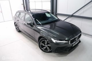 Volvo V60 2.0 D3 Momentum | stoel + stuur verwarming | trekhaak | leder | LED | Pine Grey | NL auto NAP | automaat | Dealer oh | VC | Navi