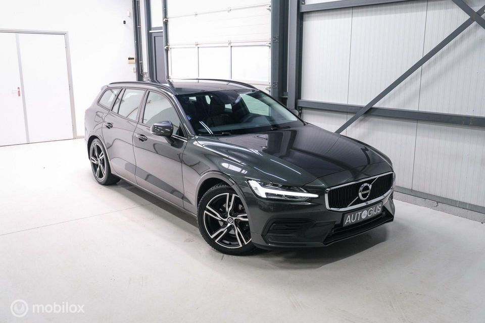 Volvo V60 2.0 D3 Momentum | stoel + stuur verwarming | trekhaak | leder | LED | Pine Grey | NL auto NAP | automaat | Dealer oh | VC | Navi