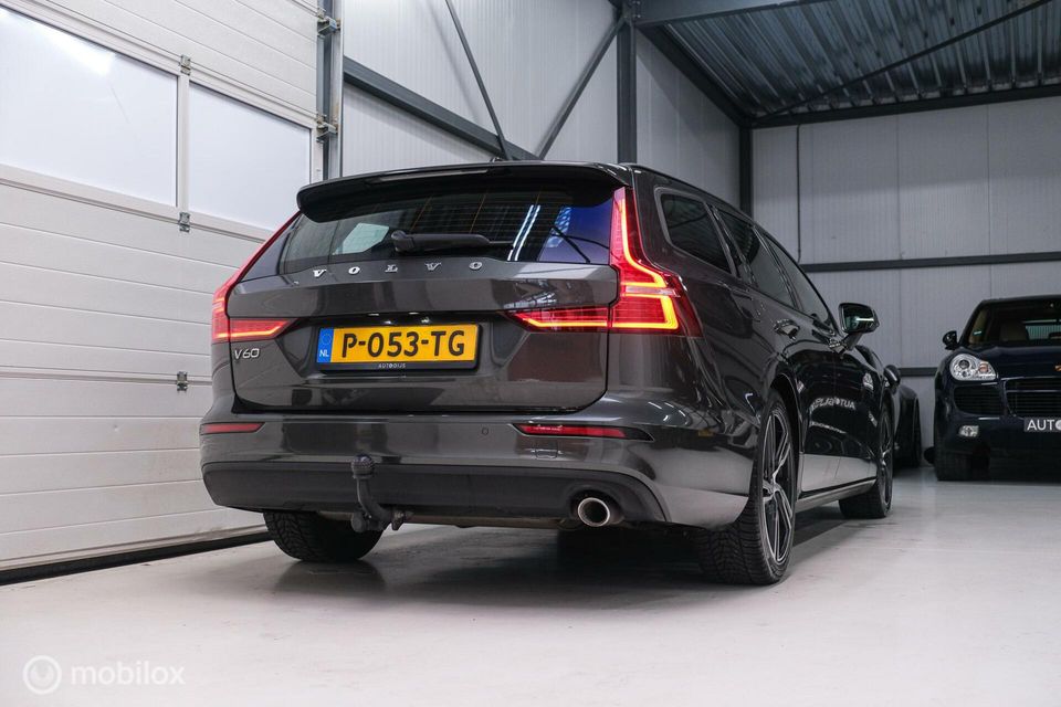 Volvo V60 2.0 D3 Momentum | stoel + stuur verwarming | trekhaak | leder | LED | Pine Grey | NL auto NAP | automaat | Dealer oh | VC | Navi