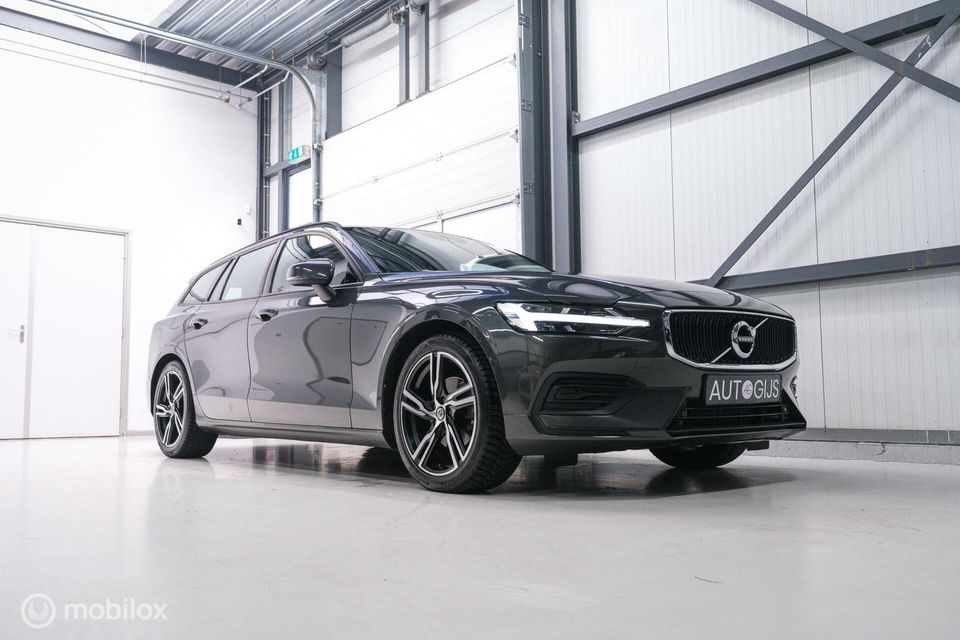 Volvo V60 2.0 D3 Momentum | stoel + stuur verwarming | trekhaak | leder | LED | Pine Grey | NL auto NAP | automaat | Dealer oh | VC | Navi