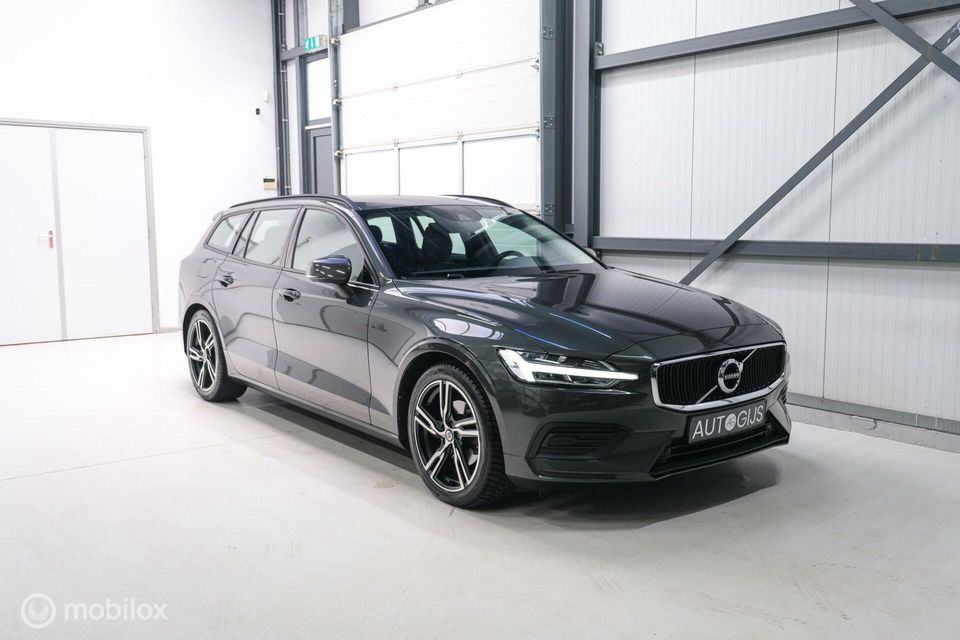 Volvo V60 2.0 D3 Momentum | stoel + stuur verwarming | trekhaak | leder | LED | Pine Grey | NL auto NAP | automaat | Dealer oh | VC | Navi