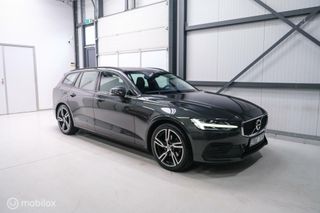 Volvo V60 2.0 D3 Momentum | stoel + stuur verwarming | trekhaak | leder | LED | Pine Grey | NL auto NAP | automaat | Dealer oh | VC | Navi